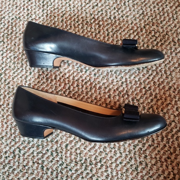 Salvatore Ferragamo Lara Low Heeled Pump - Picture 2 of 8